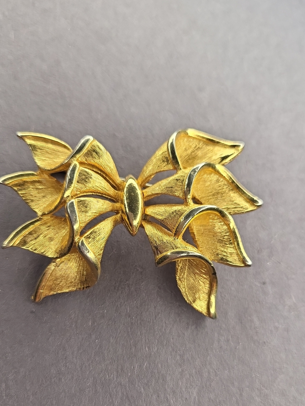 Gold Floral Bow Brooch - Classic Gold Tone Women's Jewelry